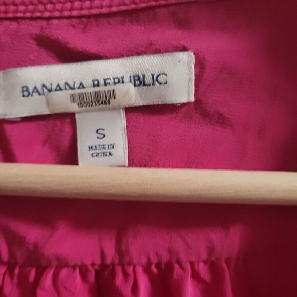 Banana Republic Womens Silk Shirt Size S Pink‎ Long Sleeve V Neck Barbiecore - Picture 4 of 9